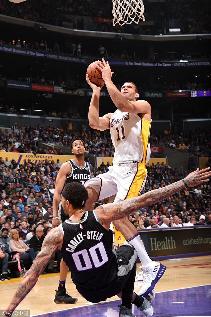  福克斯关键抢断国王险胜雷霆展现青春风暴实力