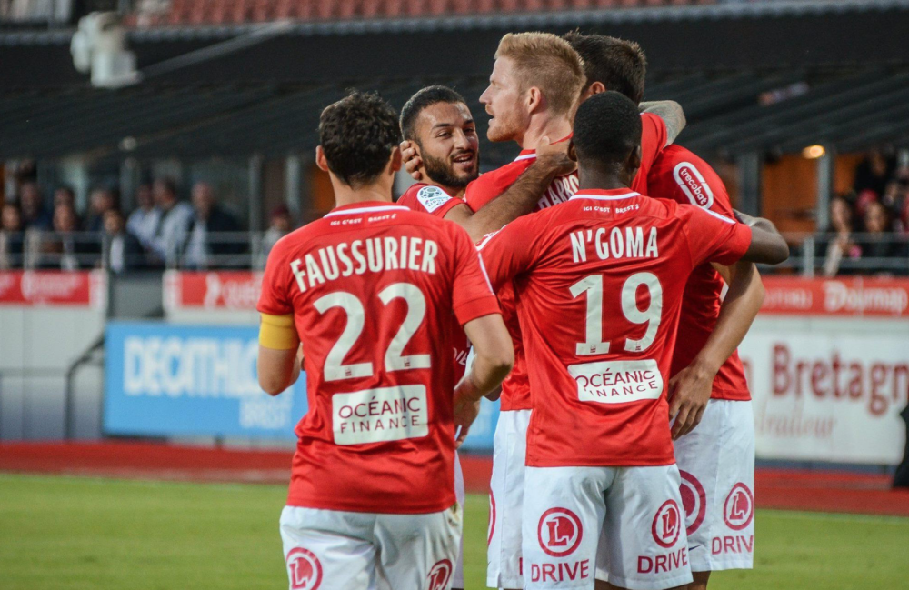  布雷斯特惨败马赛防守漏洞百出  