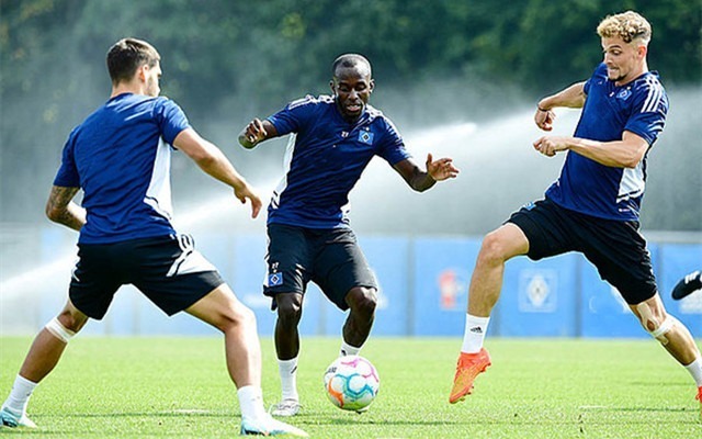  亚特兰大前锋状态爆棚，单骑闯关独中三元登顶射手榜