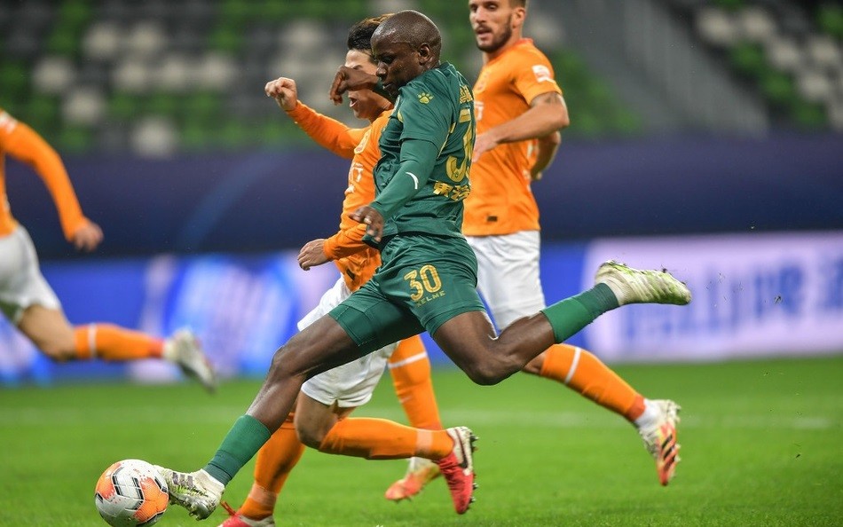  莱切保级生死战，凭借点球惊险取胜