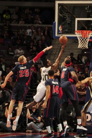  沃特金斯读秒绝杀，维拉终结利物浦连胜  